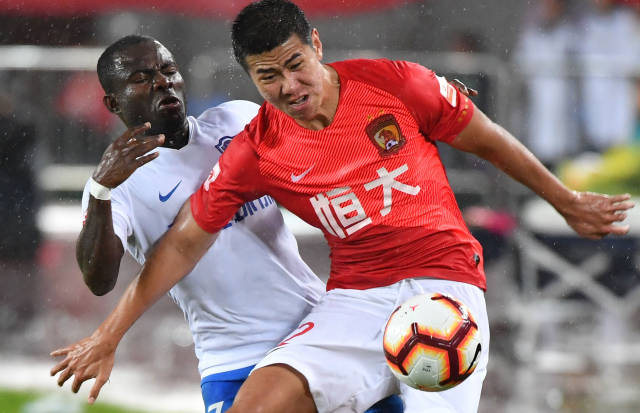 她在训练中 她在训练中