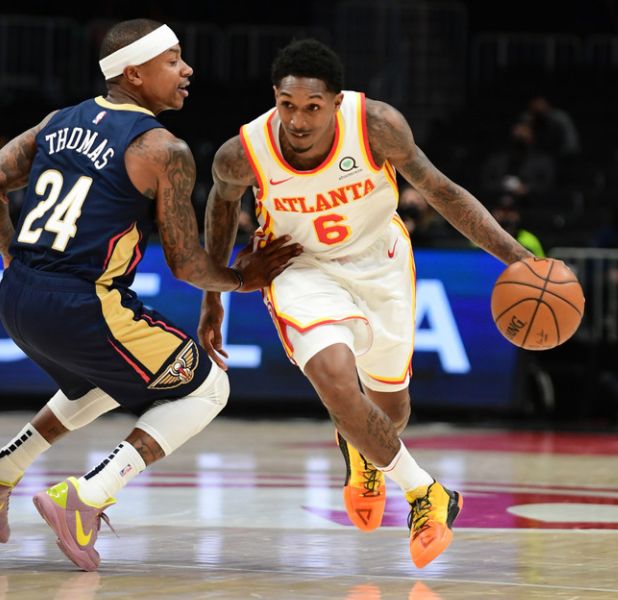 球迷们翘首 球迷们翘首